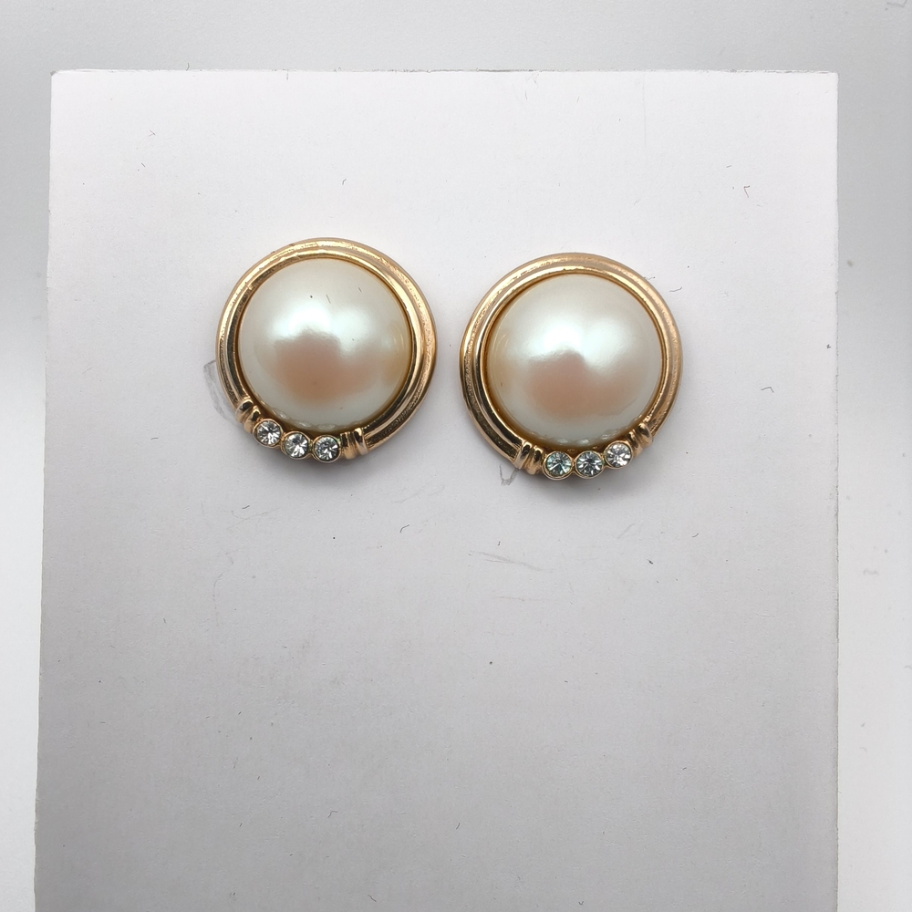 Vintage 80s Richelieu Signed Faux Mabe Pearl & Crystal Rhinestones Stud Earrings